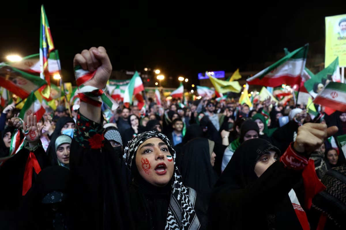 US-Iran move closer to temporary deal to halt conflict