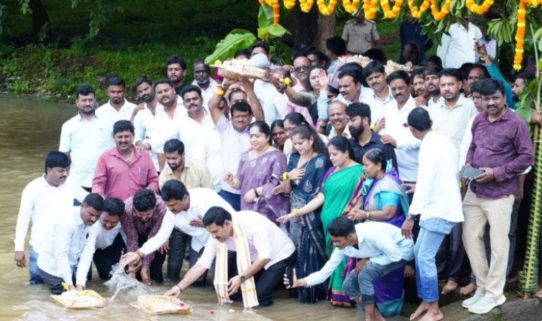 AmbliGola Reservoir Fills, Raghavendra offers bagina