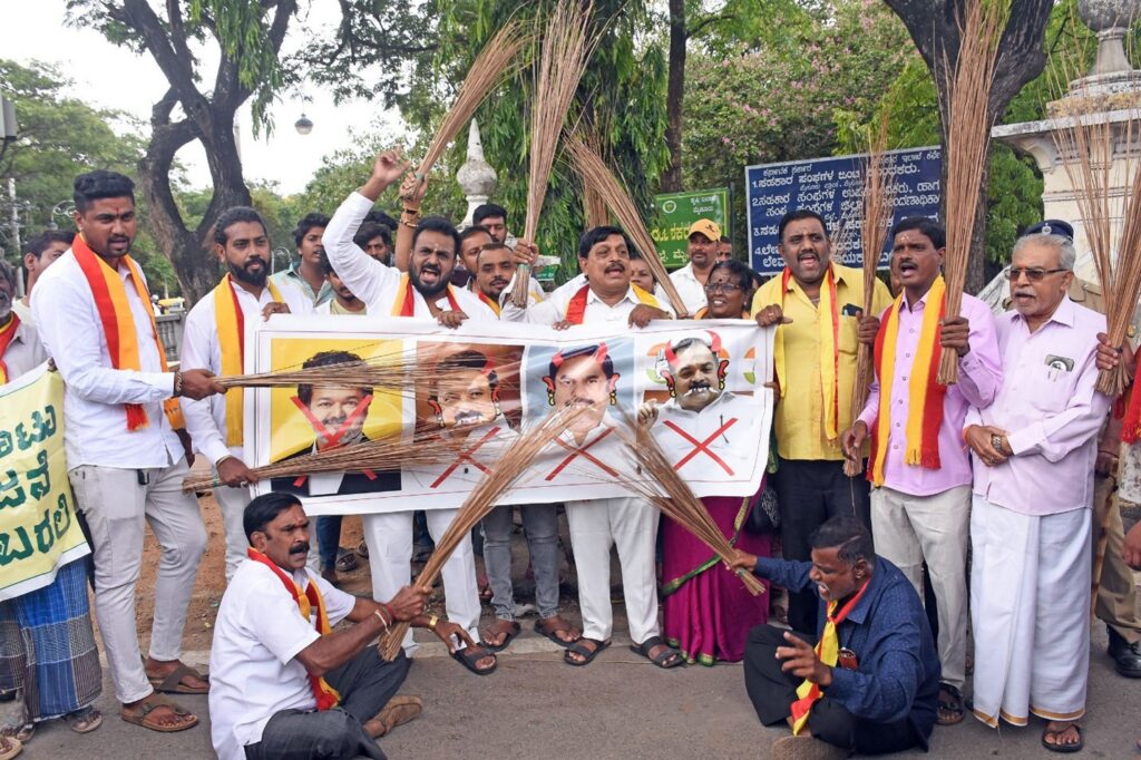 Pro-Kannada activists stage novel protest in Mysuru