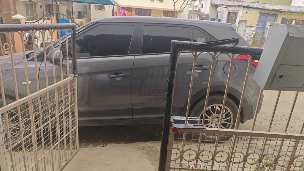 Hebbal residents fume over vehicles blocking house gates