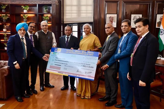 LIC hands over dividend cheque to govt