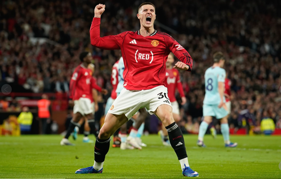 Clinical Manchester United beat Brentford to strengthen top-four grip