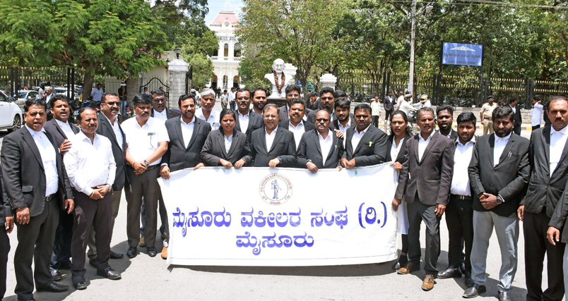 Mysuru advocates protest derogatory remarks against revered personalities