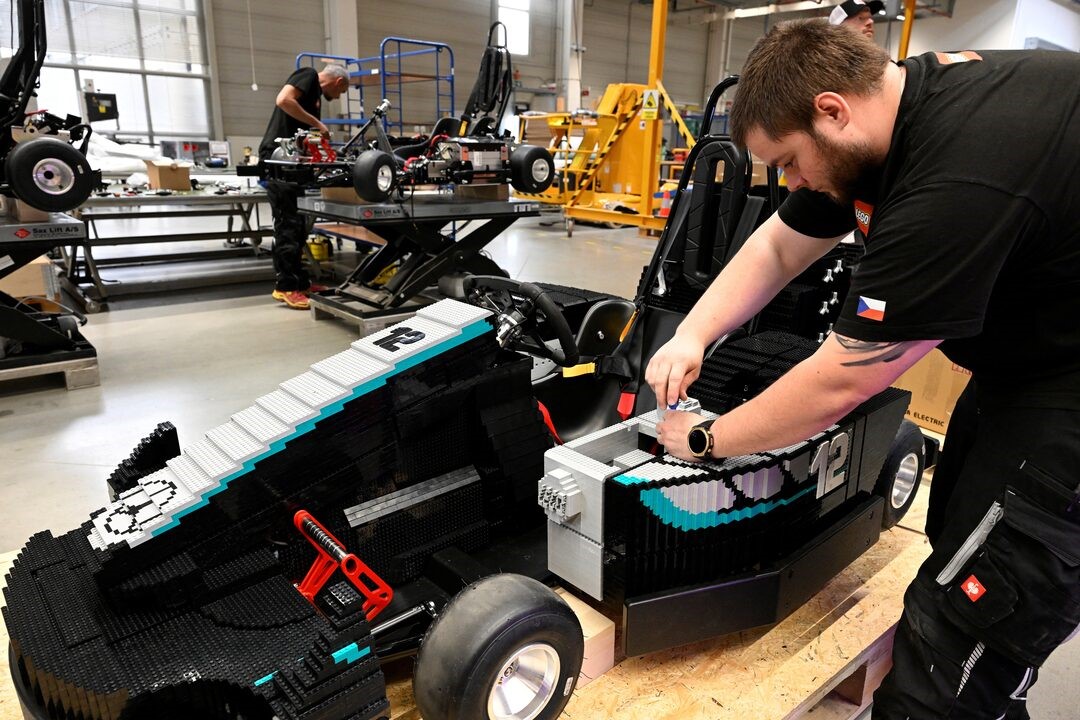F1 drivers prepare for Lego race at Silverstone