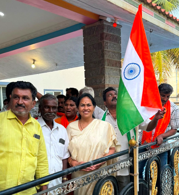 Ensure National flag flies at home: Shobha Karandlaje