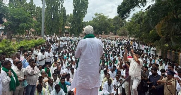 Farmers protest four-month river water shortage