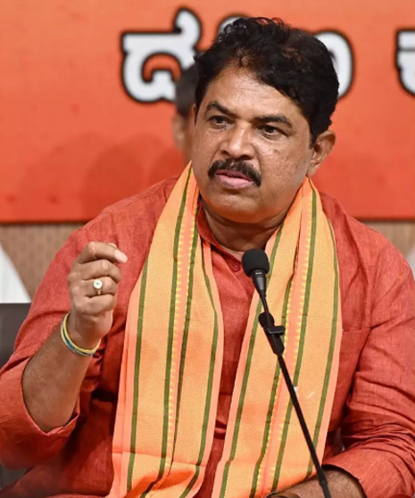 Ashoka demands Nagendra’s resignation before Assembly session