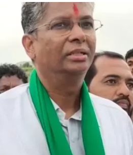 Jarkiholi inspects Raibag tank-filling project
