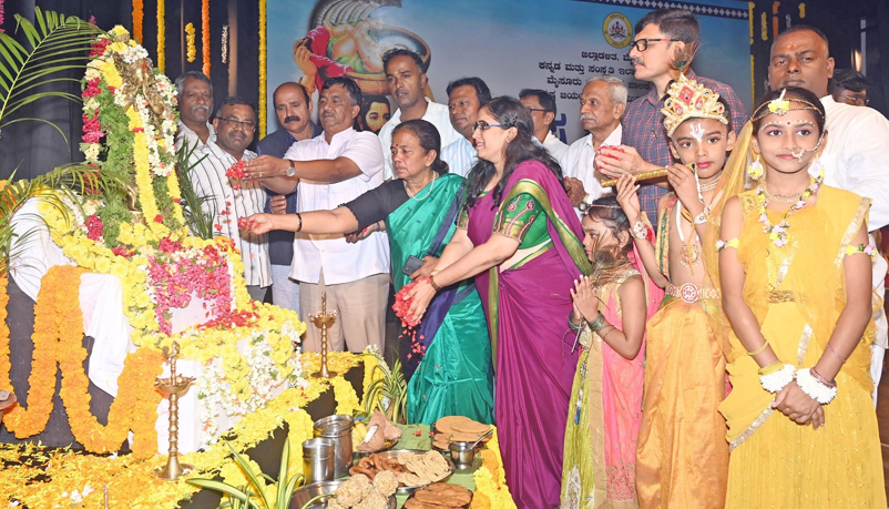 Knowledge of Mahabharata must in Kaliyuga: MLC Raghu Kautilya