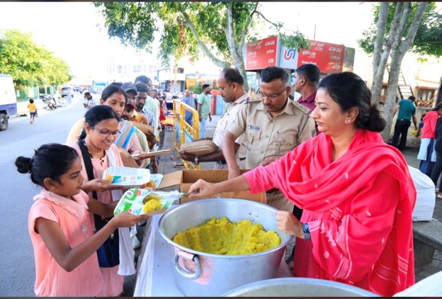 Top cop leads devotional service atop Chamundi Hill