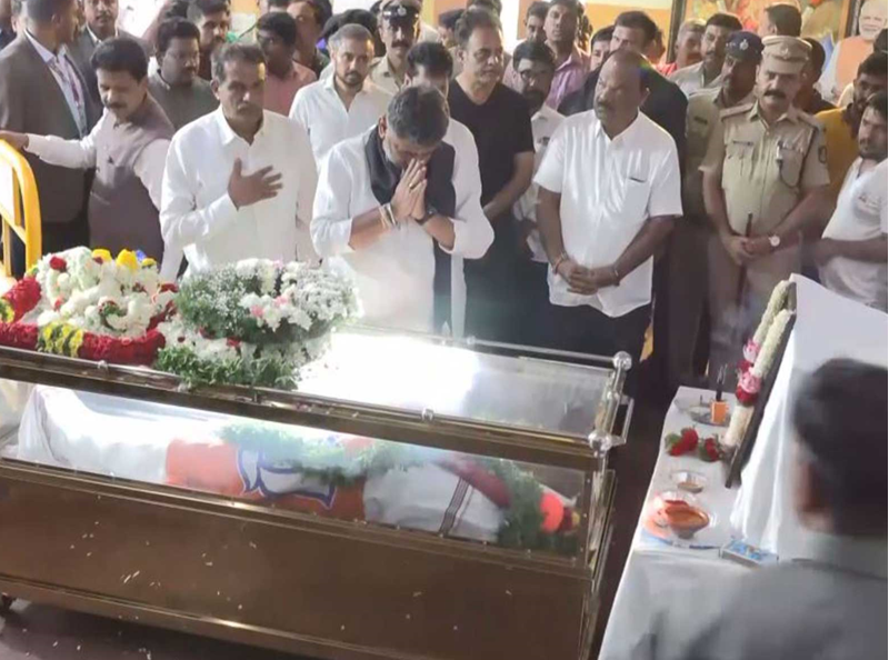 Shivakumar pays tribute to B.C. Nagesh