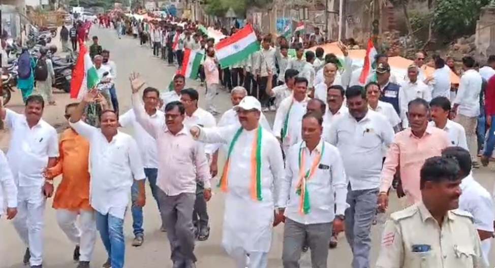 Gadag hosts grand 100-metre Tiranga Yatra