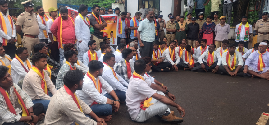 Kannada activists detained during Belagavi Corporation protest