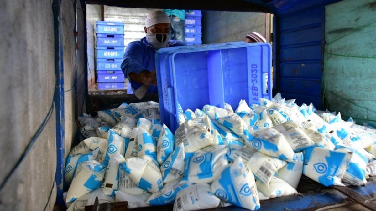 Milk prices jump two rupees in Maharashtra
