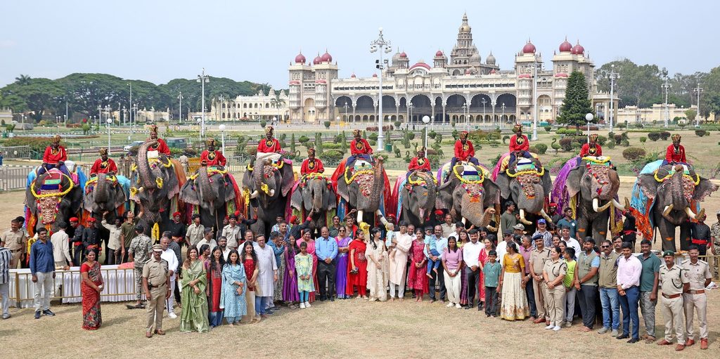 When the VVIPs came calling, the jumbos played hosts