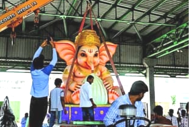 Ganeshotsav committees install POP idols defying rules
